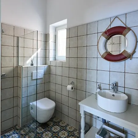 Vinomare * Krmpote-Vodice